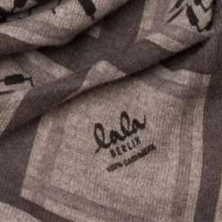Lala Berlin tørklæde - Triangle Trinity Classic M stradivari dark brown melange