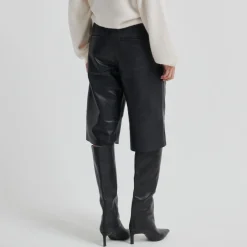 Second Female shorts - Letho Leather Long black