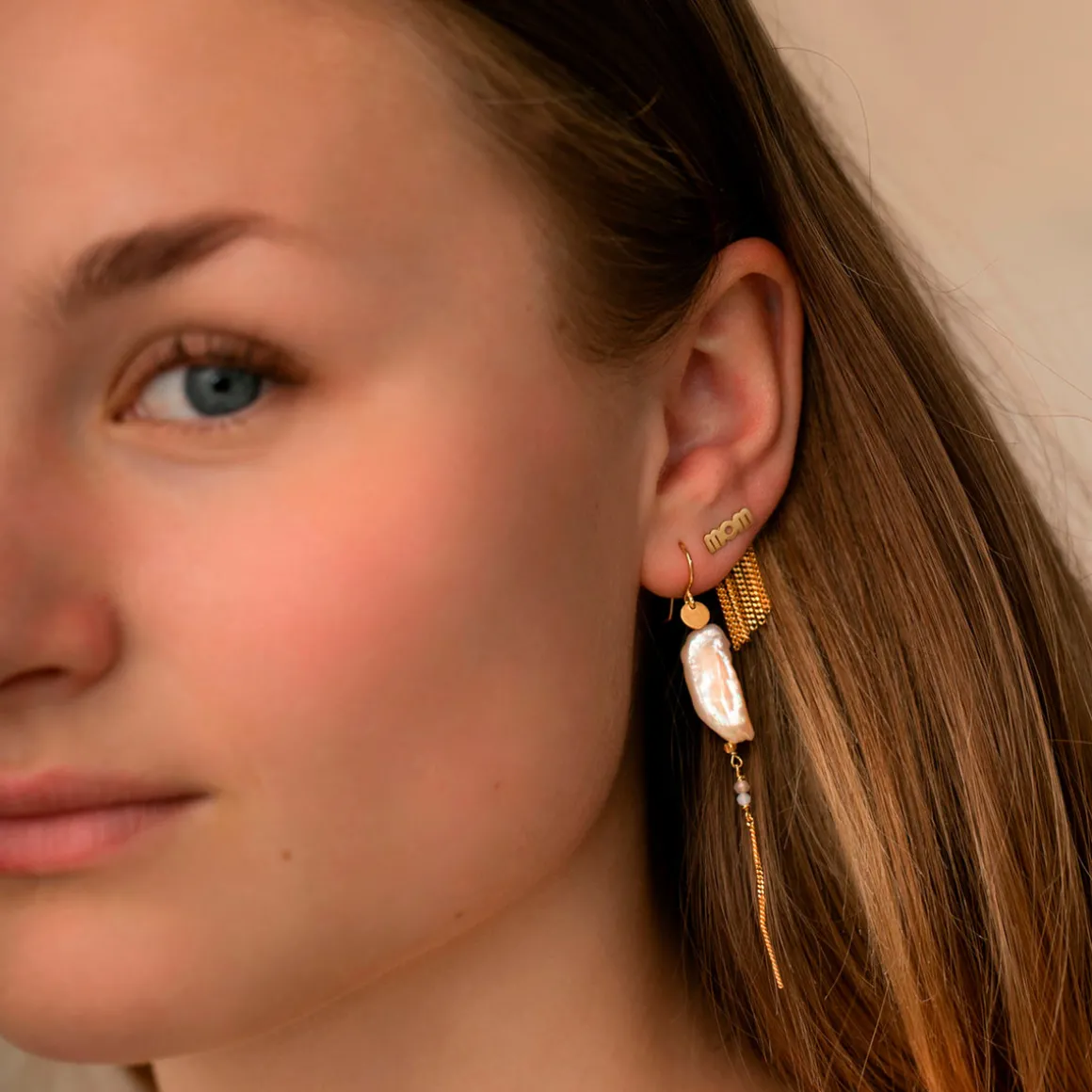 Stine A ørering - 1268 Long Baroque Pearl guldbelagt