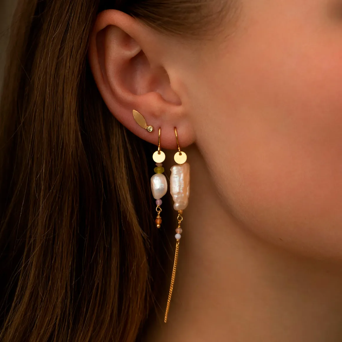 Stine A ørering - 1268 Long Baroque Pearl guldbelagt